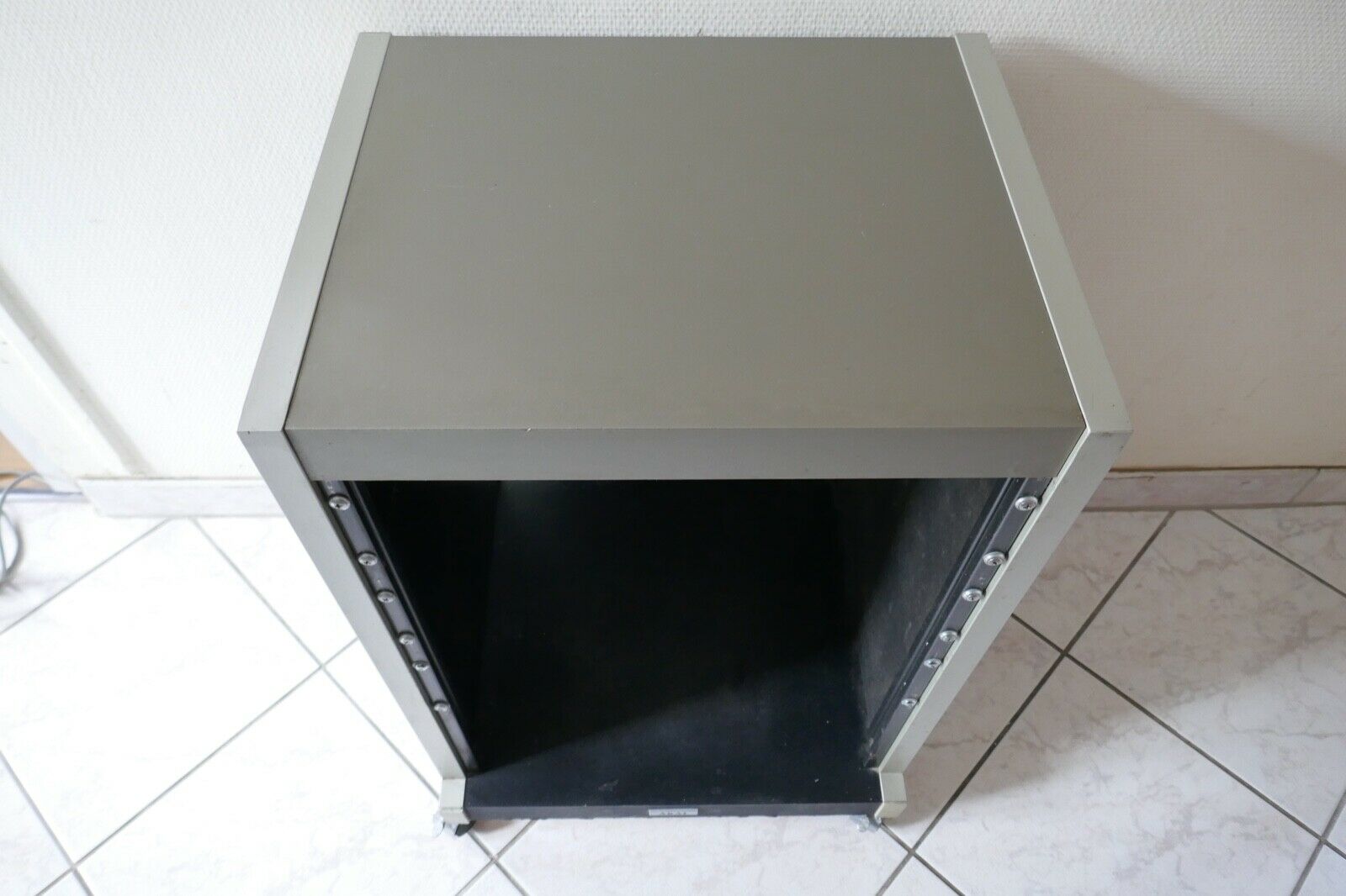 MEUBLE HIFI A ROULETTES AMPLI TUNER ET CASSETTE A RACK SERIES 2350 ...