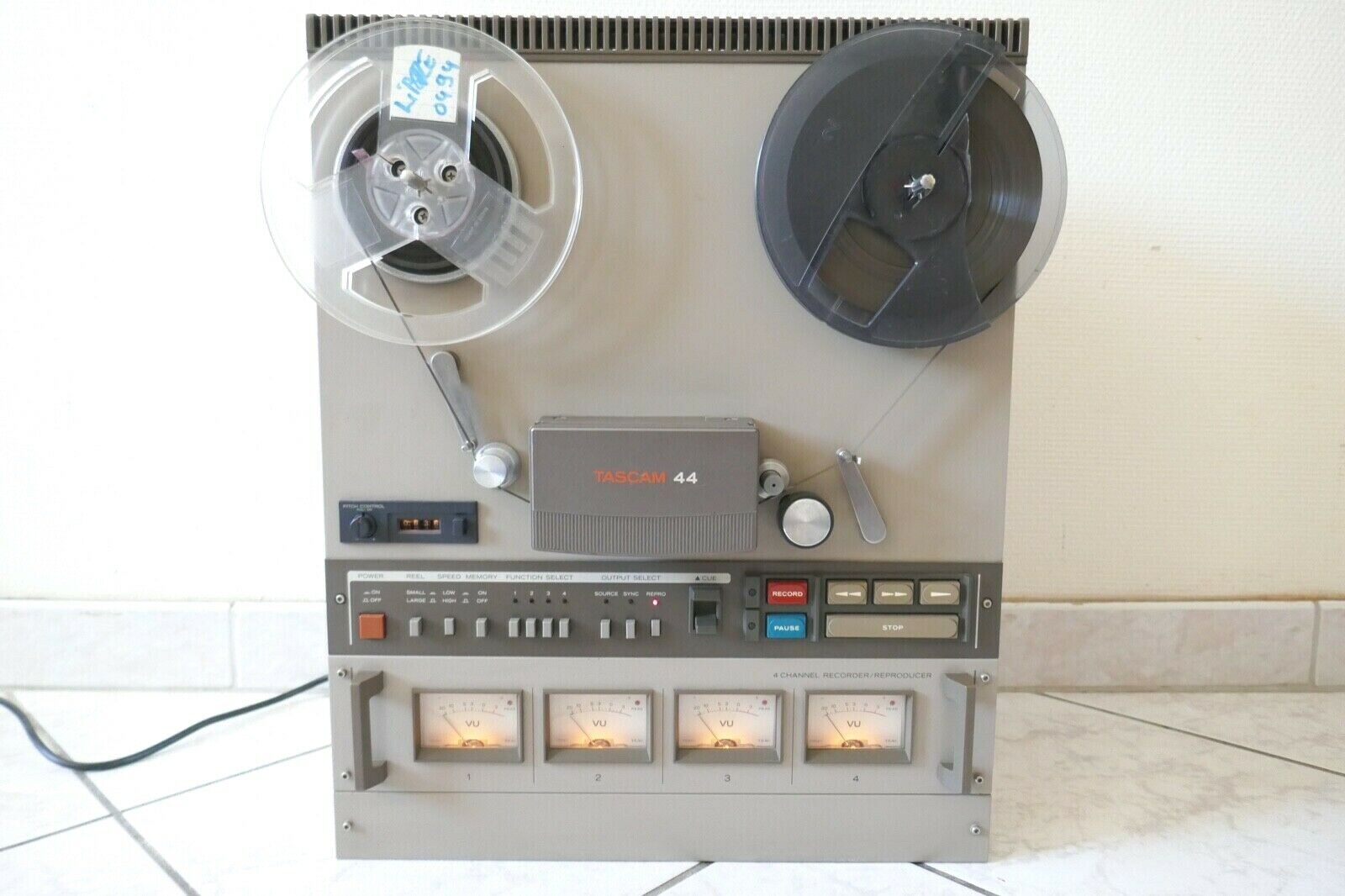 https://media.cdnws.com/_i/226208/5020/3256/20/magnetophone-a-bande-tape-recorder-tascam-44-vintage-occasion.jpeg
