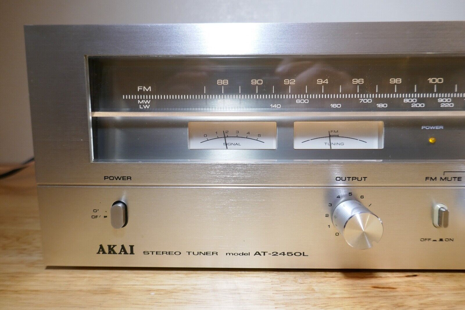 Tuner radio Akai at-2450l vintage occasion