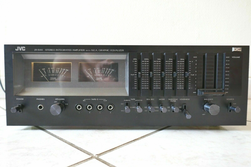 AMPLIFICATEUR JVC STEREO INTEGRATED AMPLIFIER WITH SEA GRAPHIC