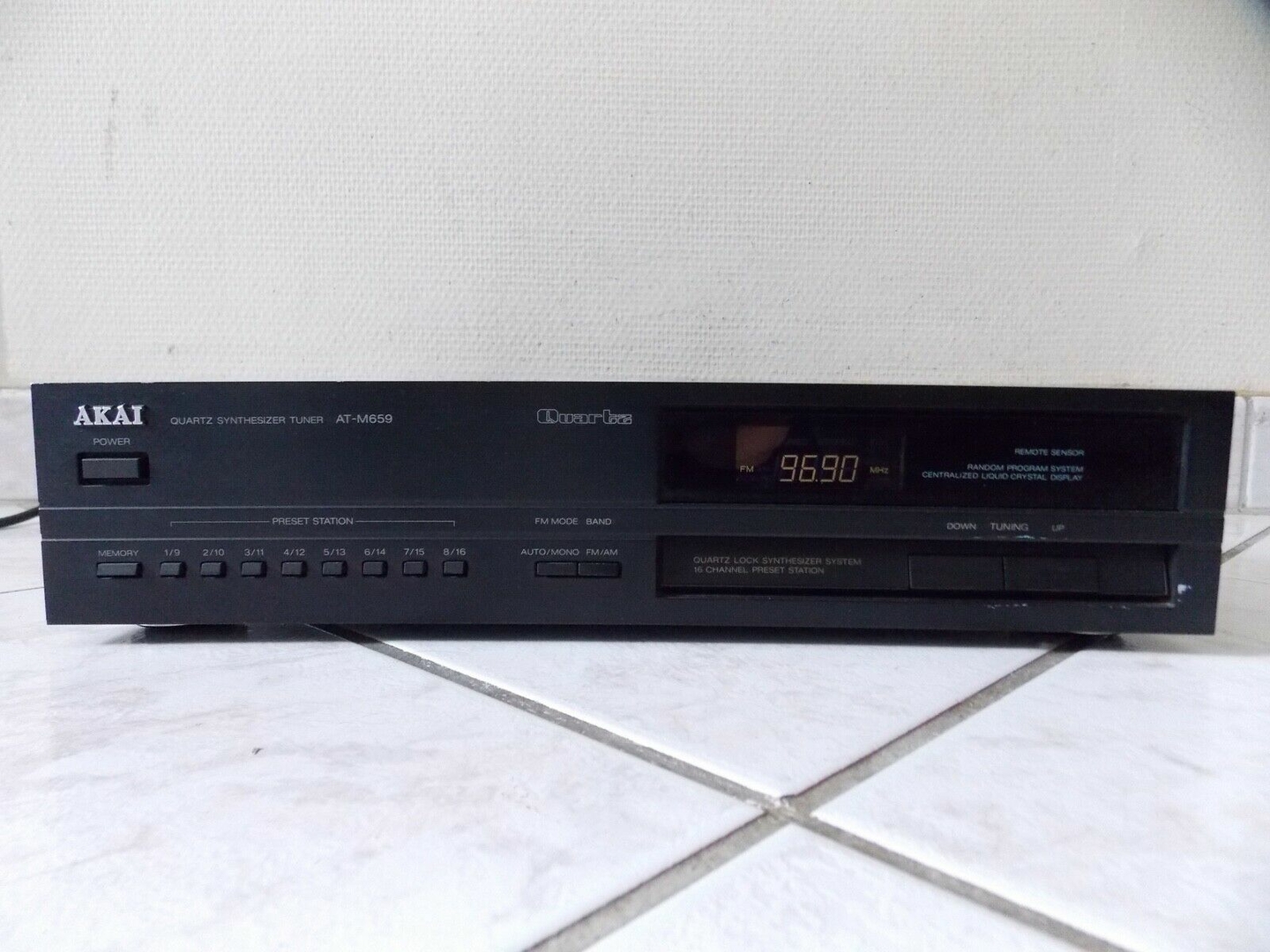 TUNER RADIO STEREO TUNER AKAI AT-2450L / VINTAGE TUNER RADIO