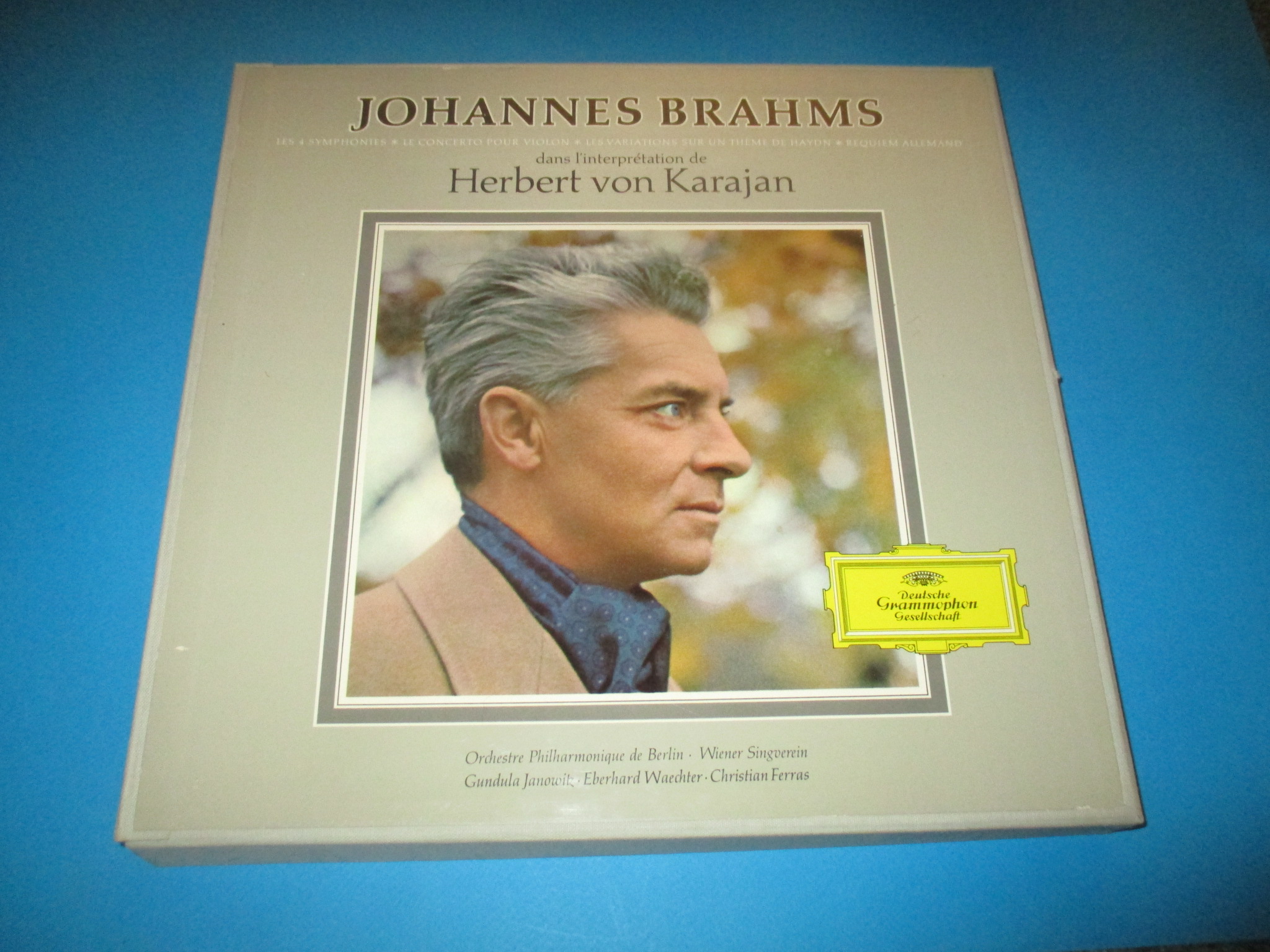 Coffret 7 disques Johannes Brahms dans l\'interprétation de Herbert Von Karajan, 33 tours Deutsche Grammophon