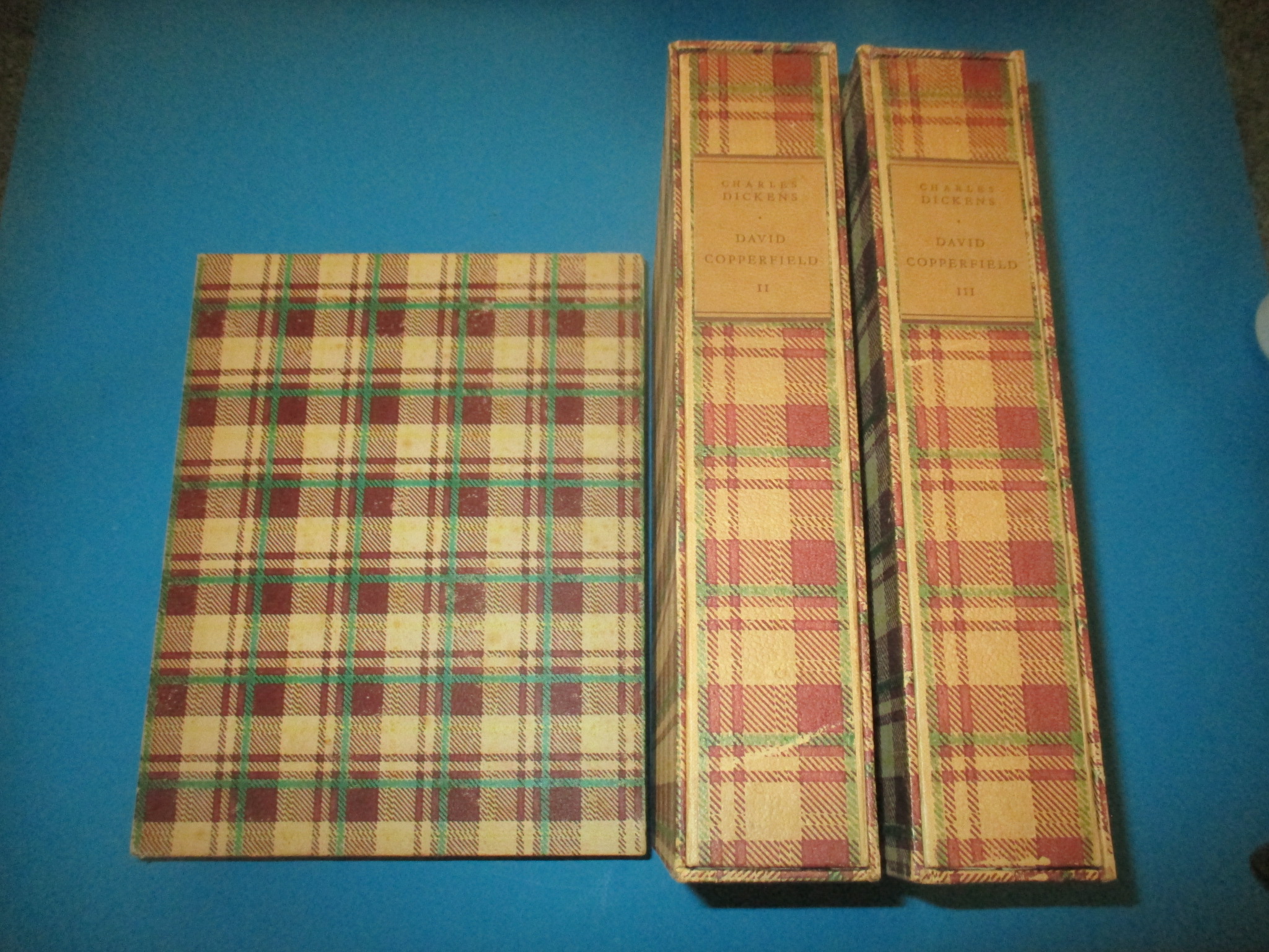 David Copperfield en 3 volumes sous chemises et emboîtages, Charles Dickens, Illustrations Berthold Mahn, n° Club du Livre Marseille 1948