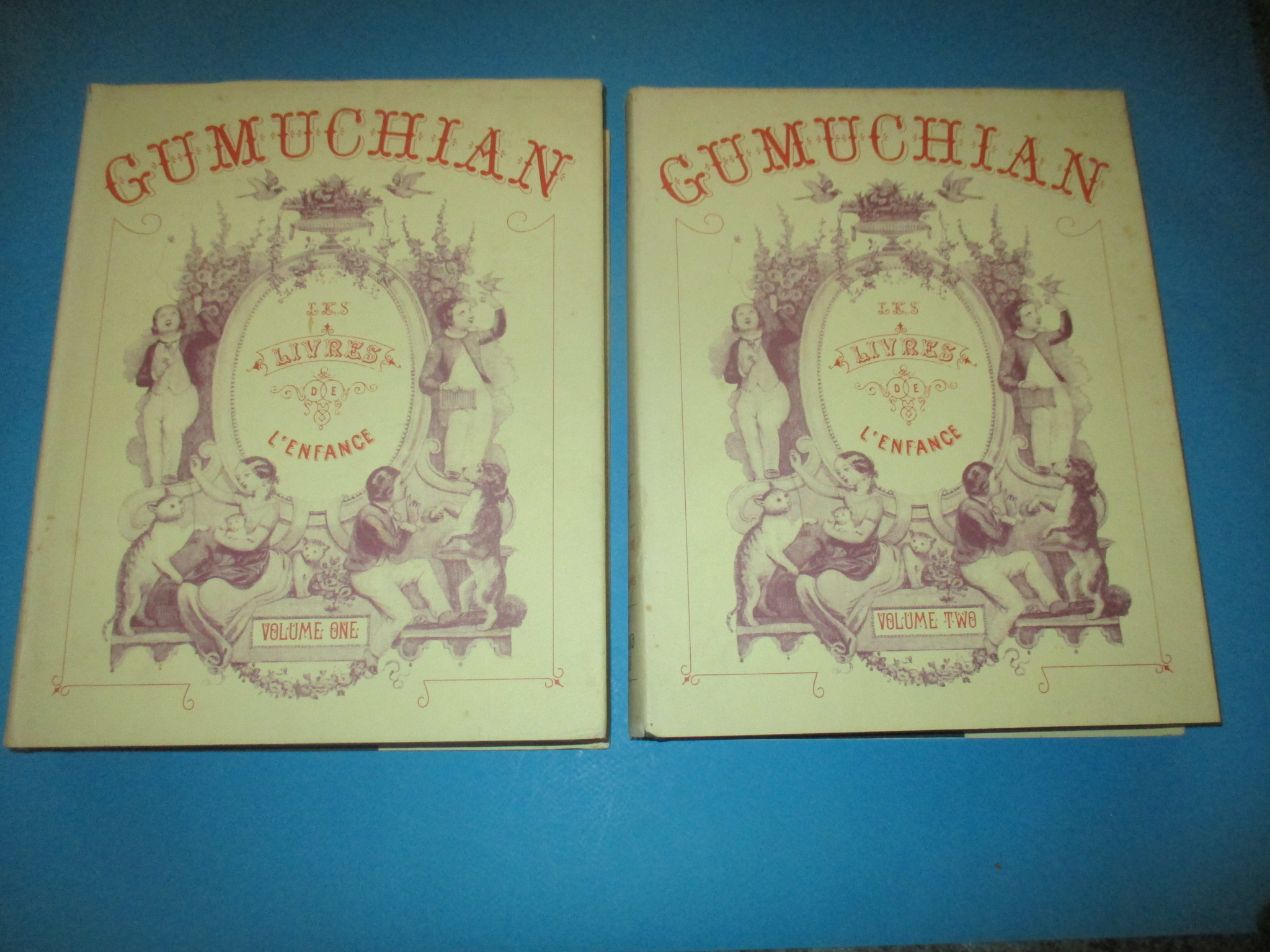 Les Livres de l\'enfance en 2 volumes, Gumuchian, Texte et Planches, The Holland Press
