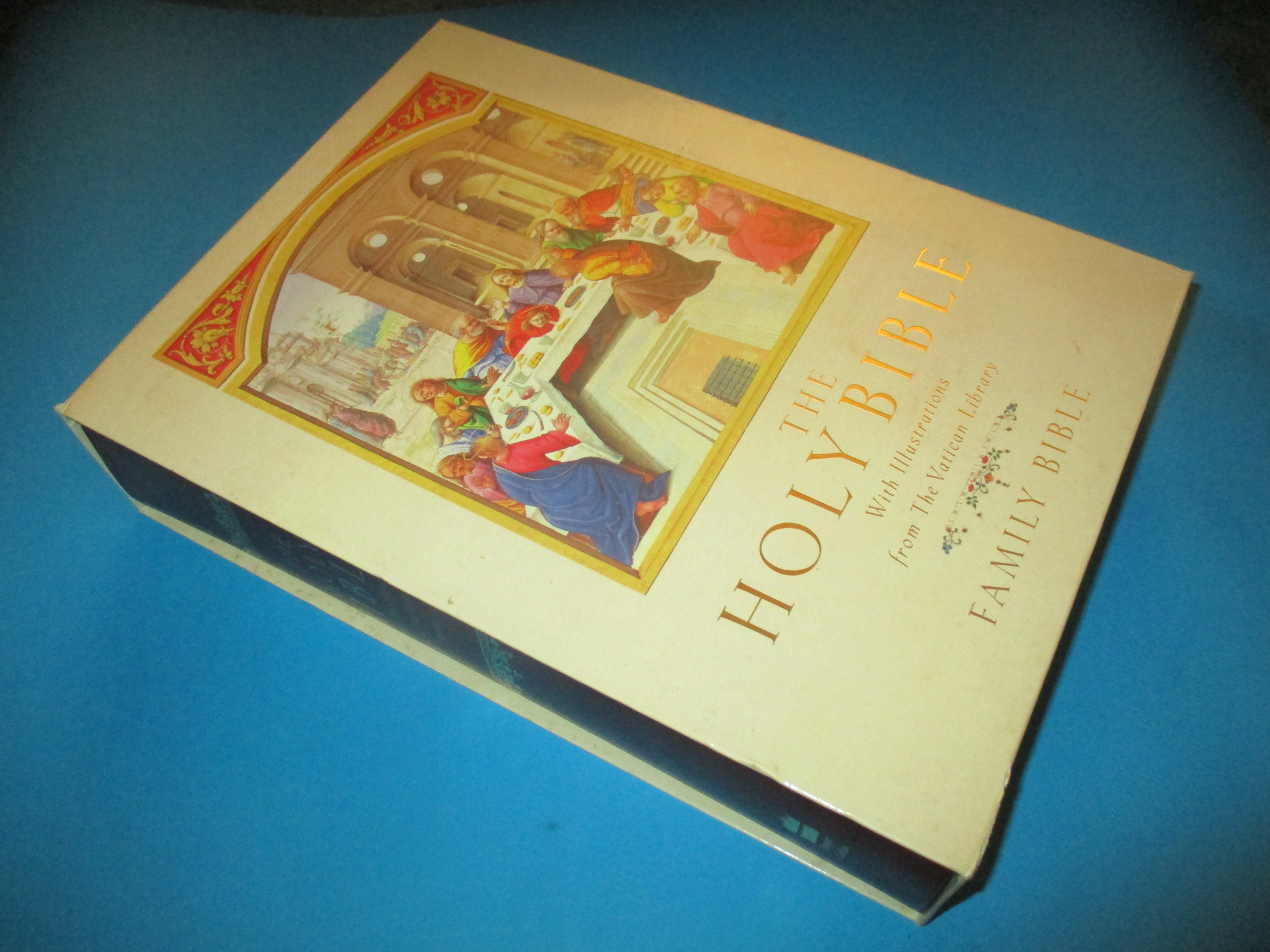 The Holy Bible with illustrations from The Vatican Library, superbe Bible familiale en Anglais, Harper Collins