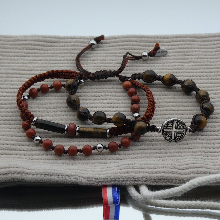 bracelet homme pierre et médaille