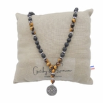 Collier-mi-long-oeil-de-tigre-lave-pendentif