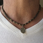 Collier-merlin-sangdedragon-tourdecou-pierrenaturelle-homme 2