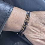 Bracelet-Victoria-trois-rangs-triple-oeildetigre-protection-pierre-naturelle-artisanal