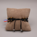 Bracelet homme pierre oeil de tigre et médaille saint Benoit