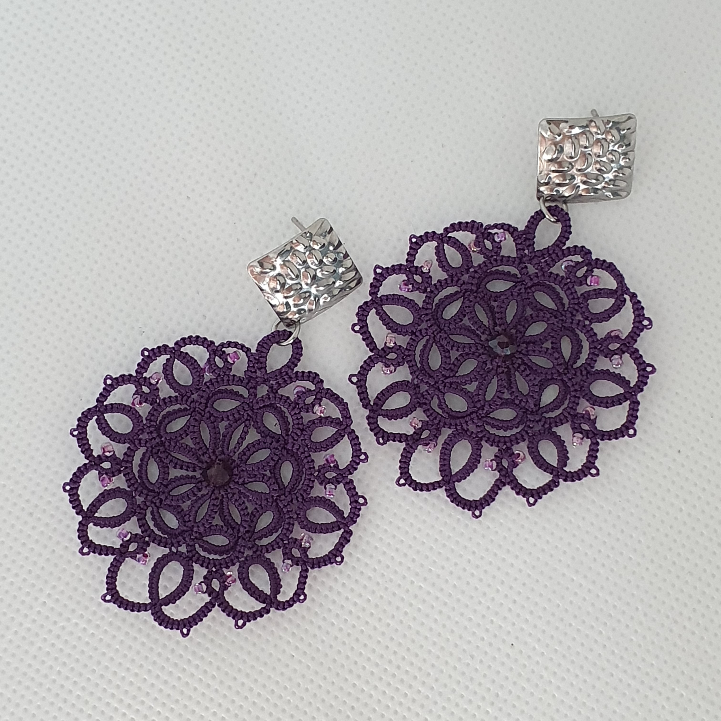 Boucles doreilles AGATE violet dentelle de frivolité