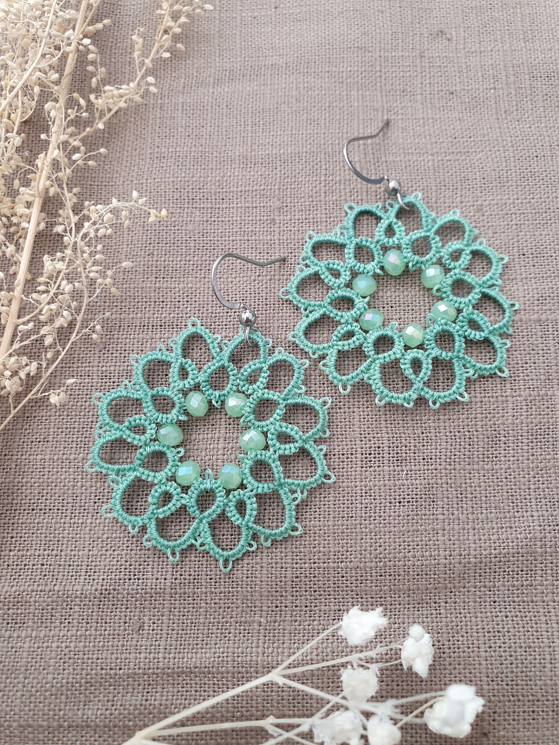 Boucles NAHIA perles de verre de SO Frivole Menthe