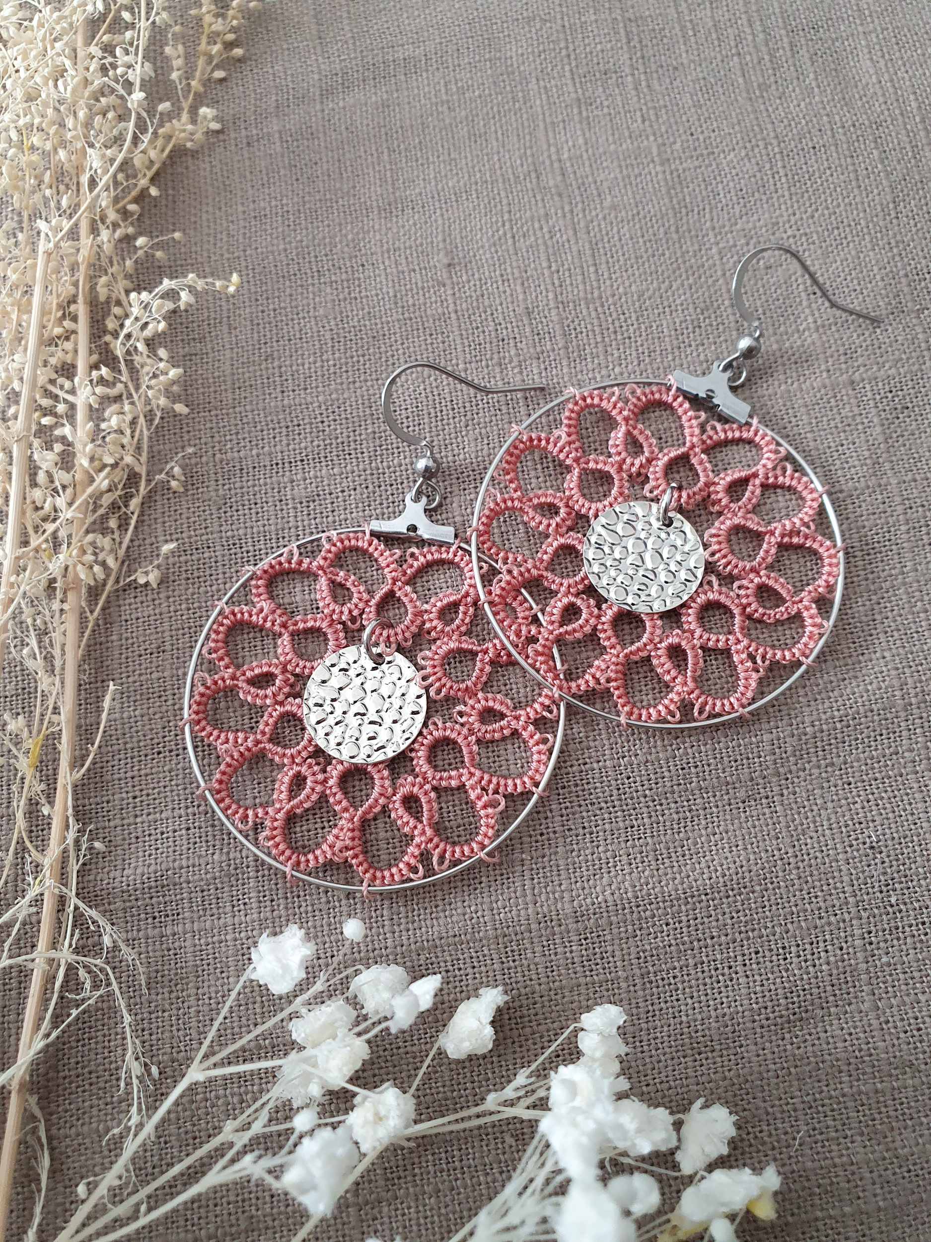 Boucles d'oreilles NAHIA breloque de SO Frivole vieux rose