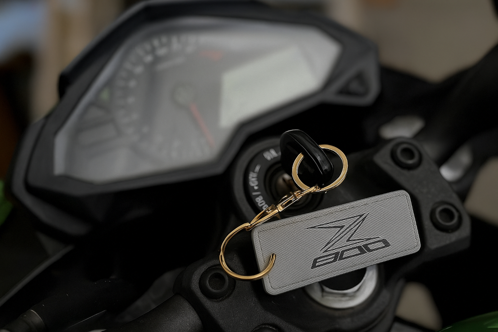 Porte-clés Z800 gris en situation