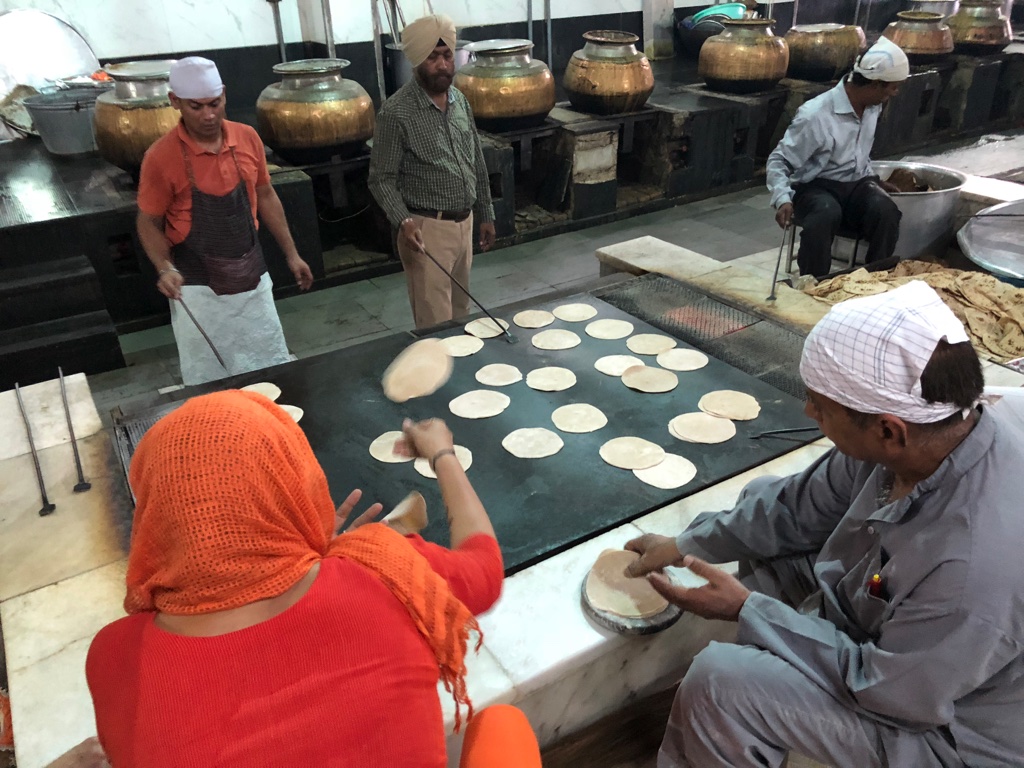 Préparation-des-naans-inde-new-dehli-voyage-épicé