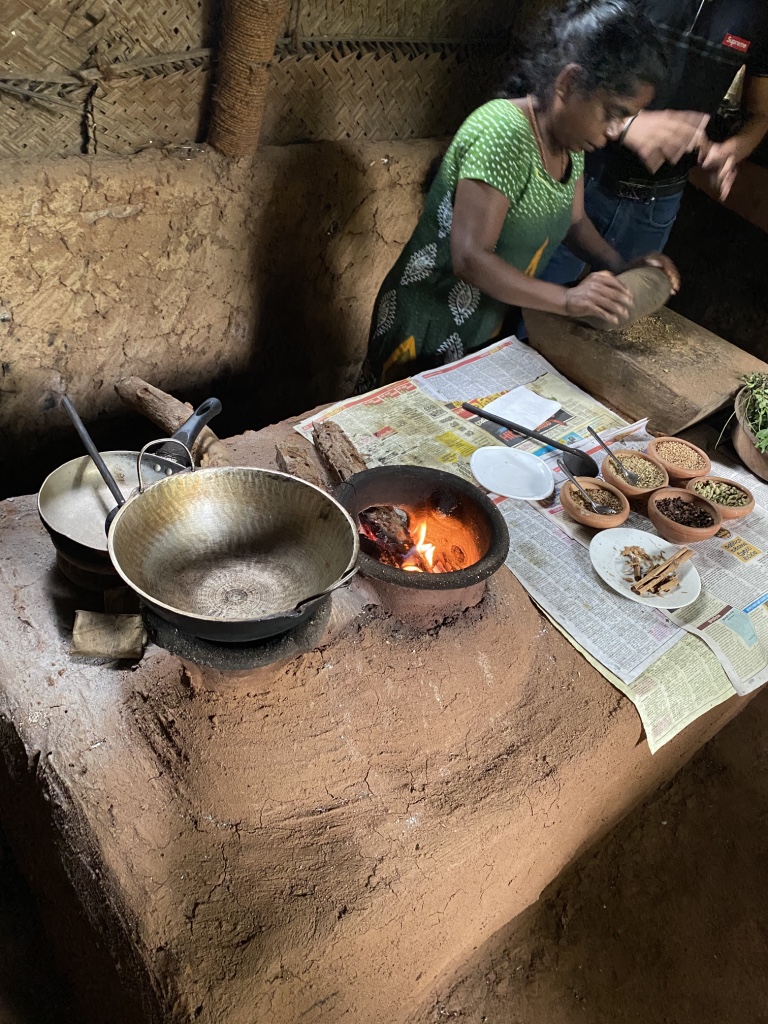 préparation-curry-sri-lanka-voyage-épicé