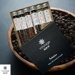 Coffret-6-poivres-tubes-poivres-rares-exception-voyage-epice-sauvage-assam