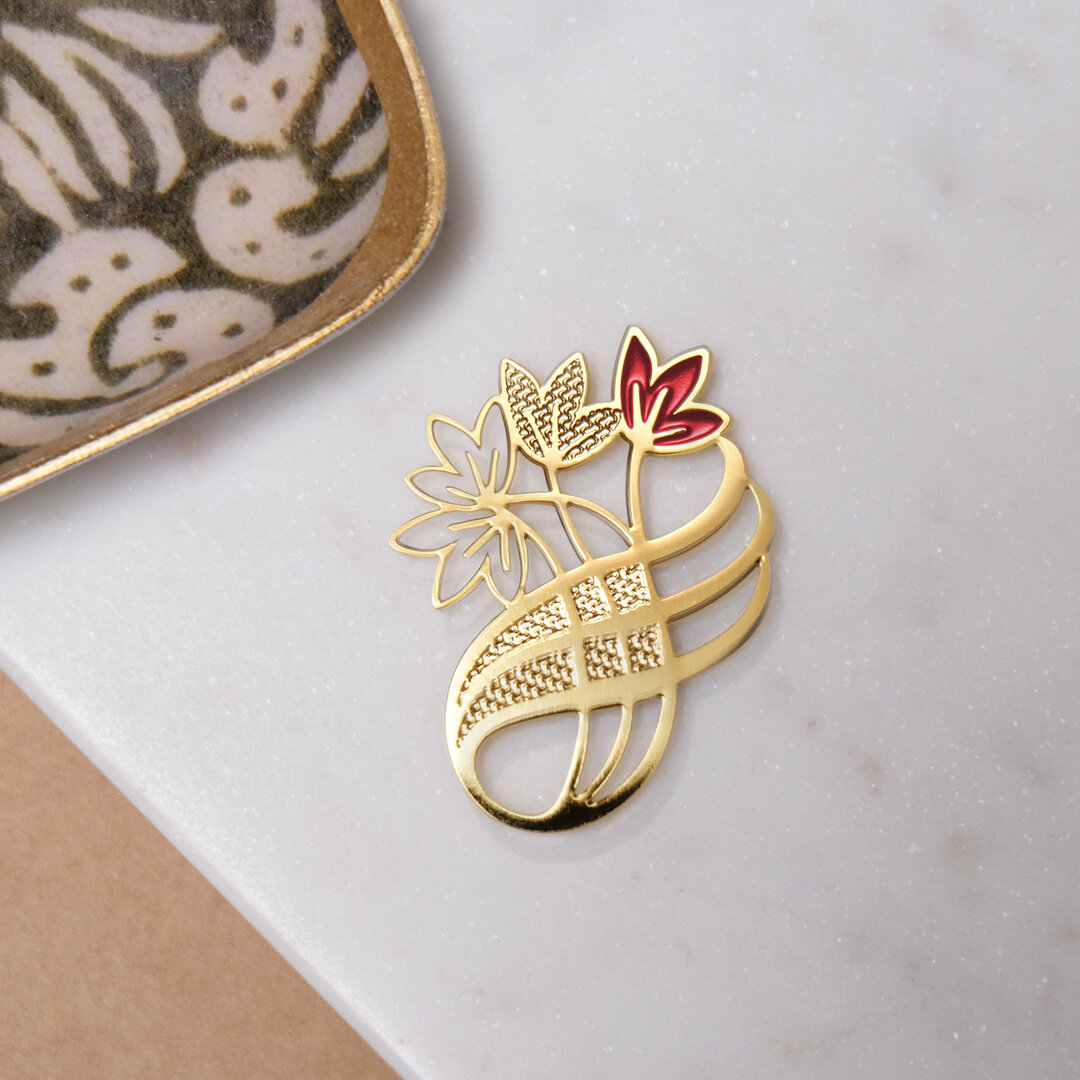 Broche Pin's Fleur En émail Et Métal Plaqué Or - Style Art Nouveau - Occasion