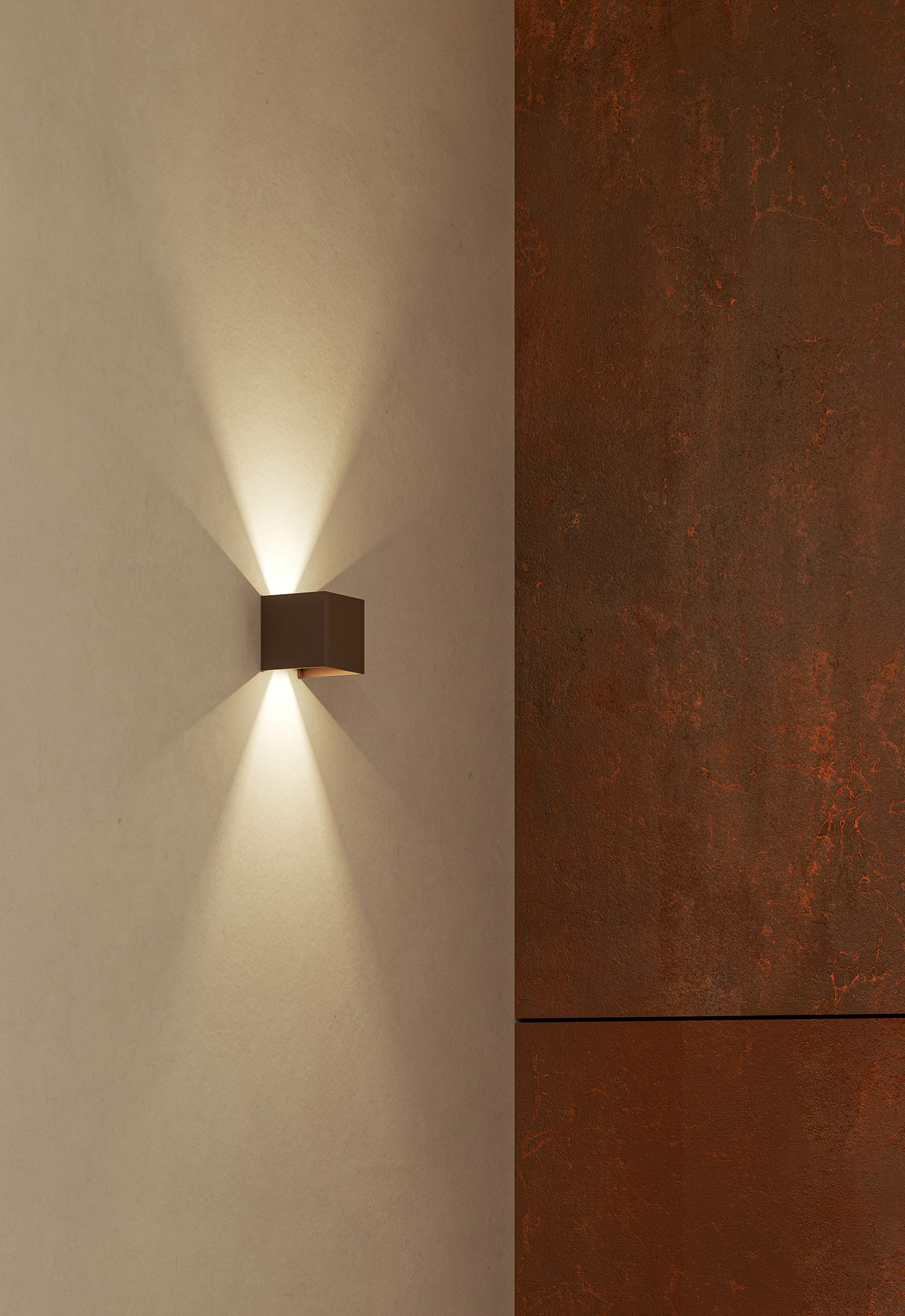 Lek-square-corten-closeup-Beneito-Faure