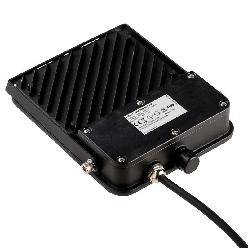 shark-projecteur-noir-10w-cct-3k-4k-6k-ip66-ik04-1000lm