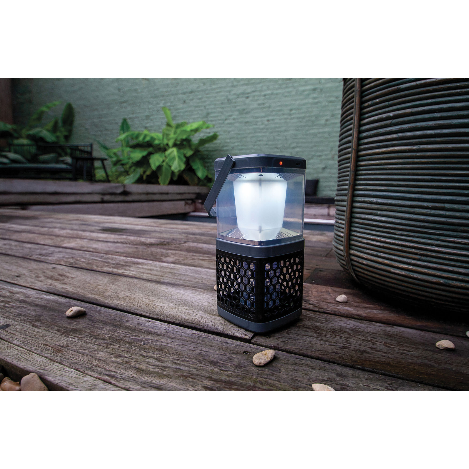 lanterne-solaire-led-destructeur-d-insectes-rechargeable