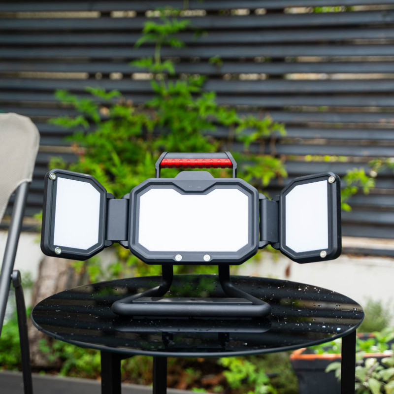 projecteur-led-ip54-3400-lumens-3-tetes-orientables-3-modes-10h-autonomie-blanc-froid-rechargeable-usb-c
