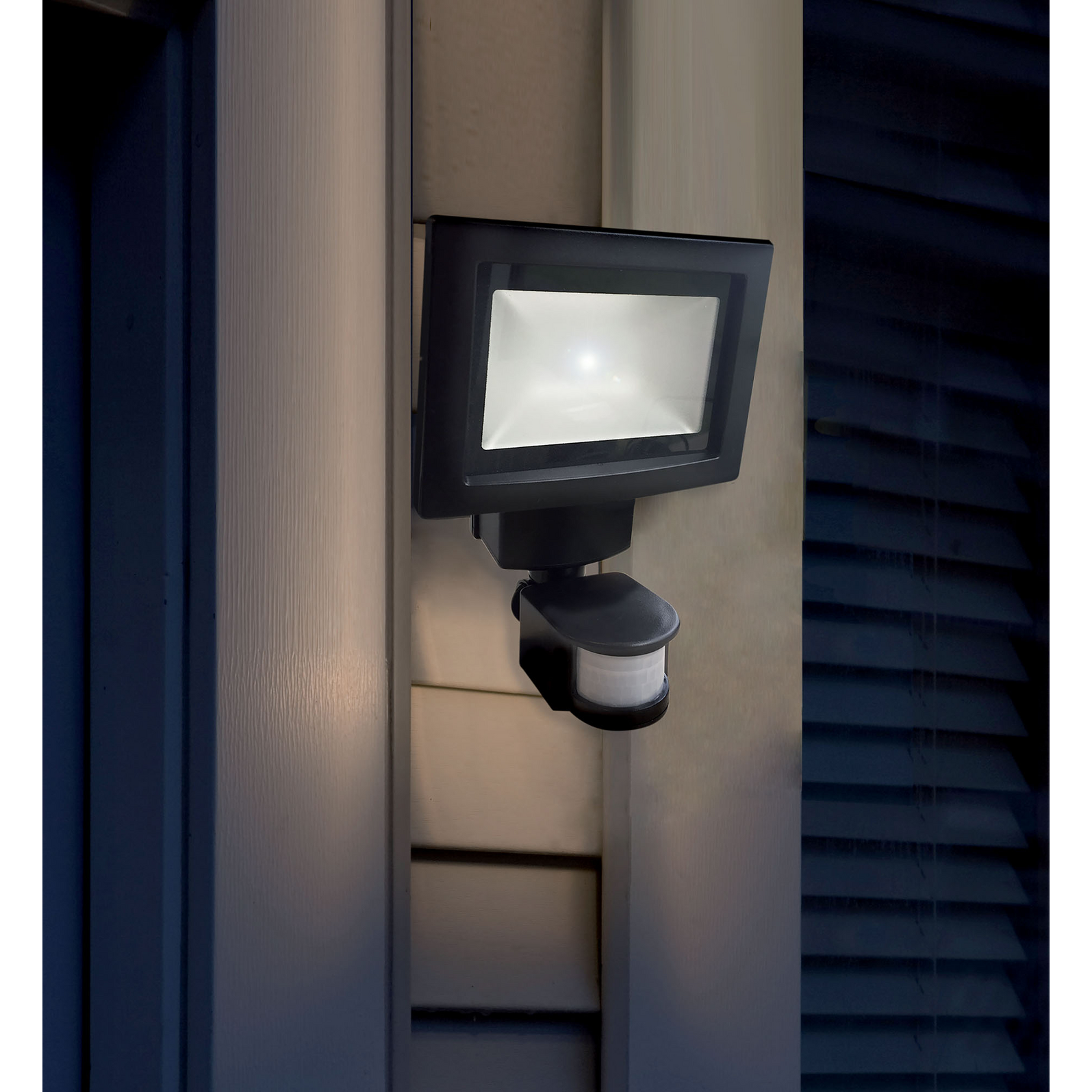 projecteur-noir-led-75w-630lm-avec-panneau-solaire-orientable-et-detecteur-de-mouvement