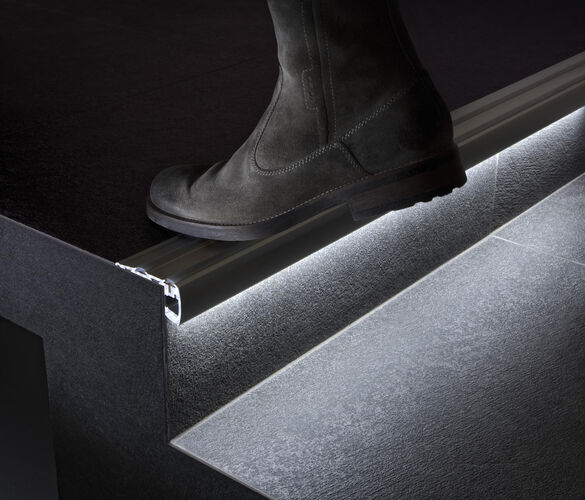 europole-luminaire-profil-lineaire-reglette-step-aluminium-ambiance-1