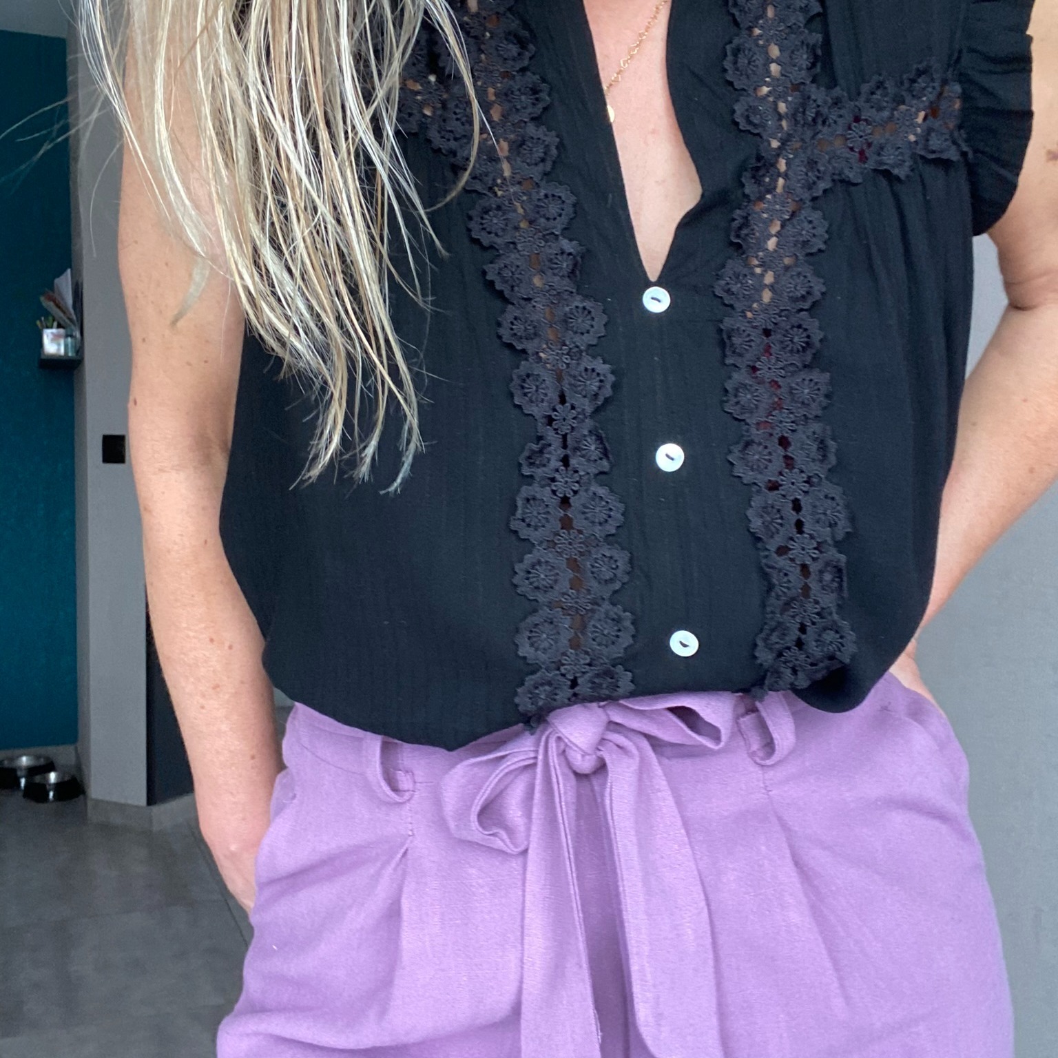 HAUT NOIR PEACENLOVE