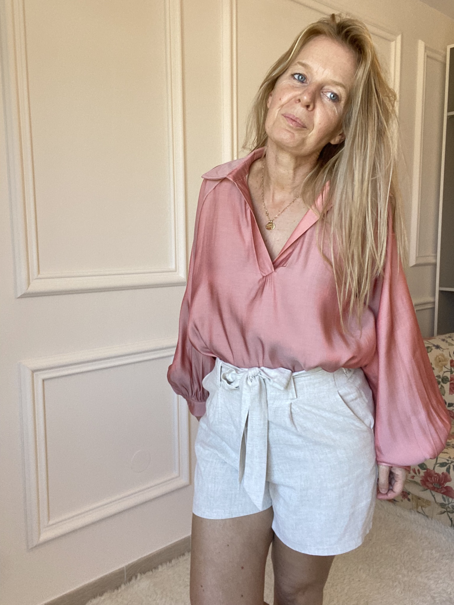 peacenlove beige lin short