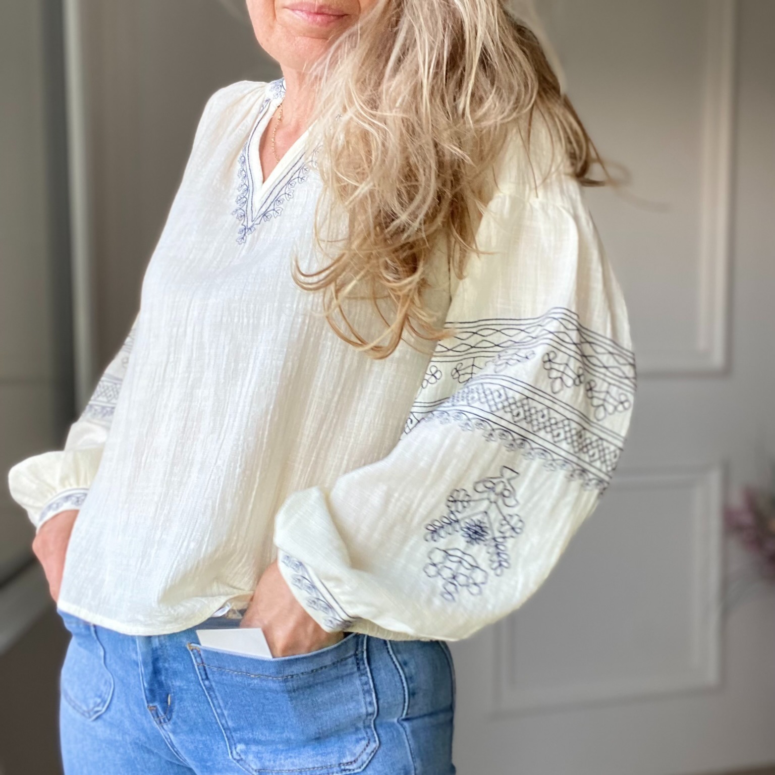 blouse peacenlove beige broderie bleu marine (3)