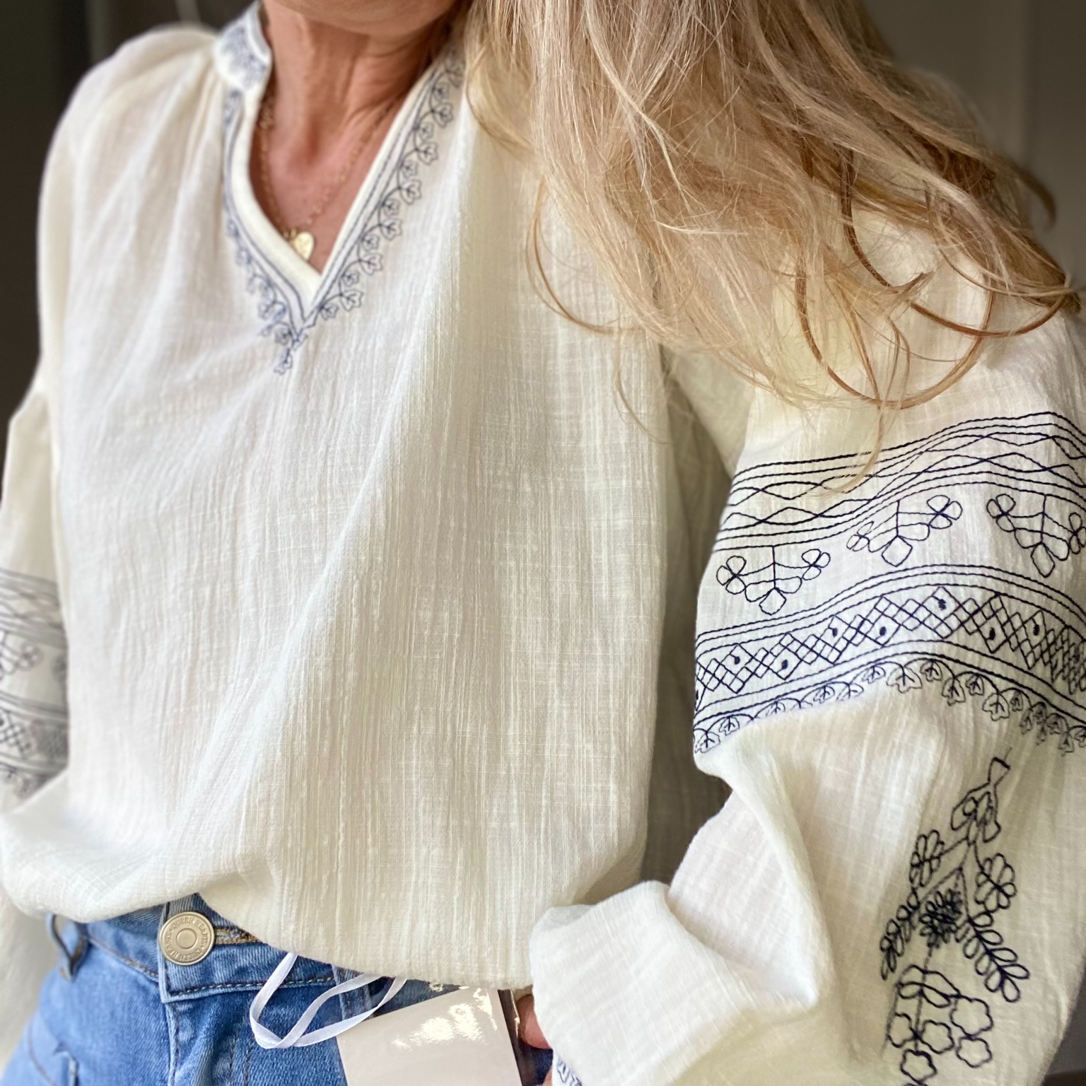 blouse peacenlove beige broderie bleu marine (19)