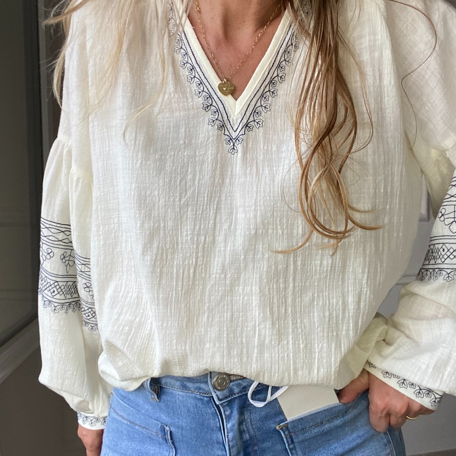 blouse peacenlove beige broderie bleu marine (26)
