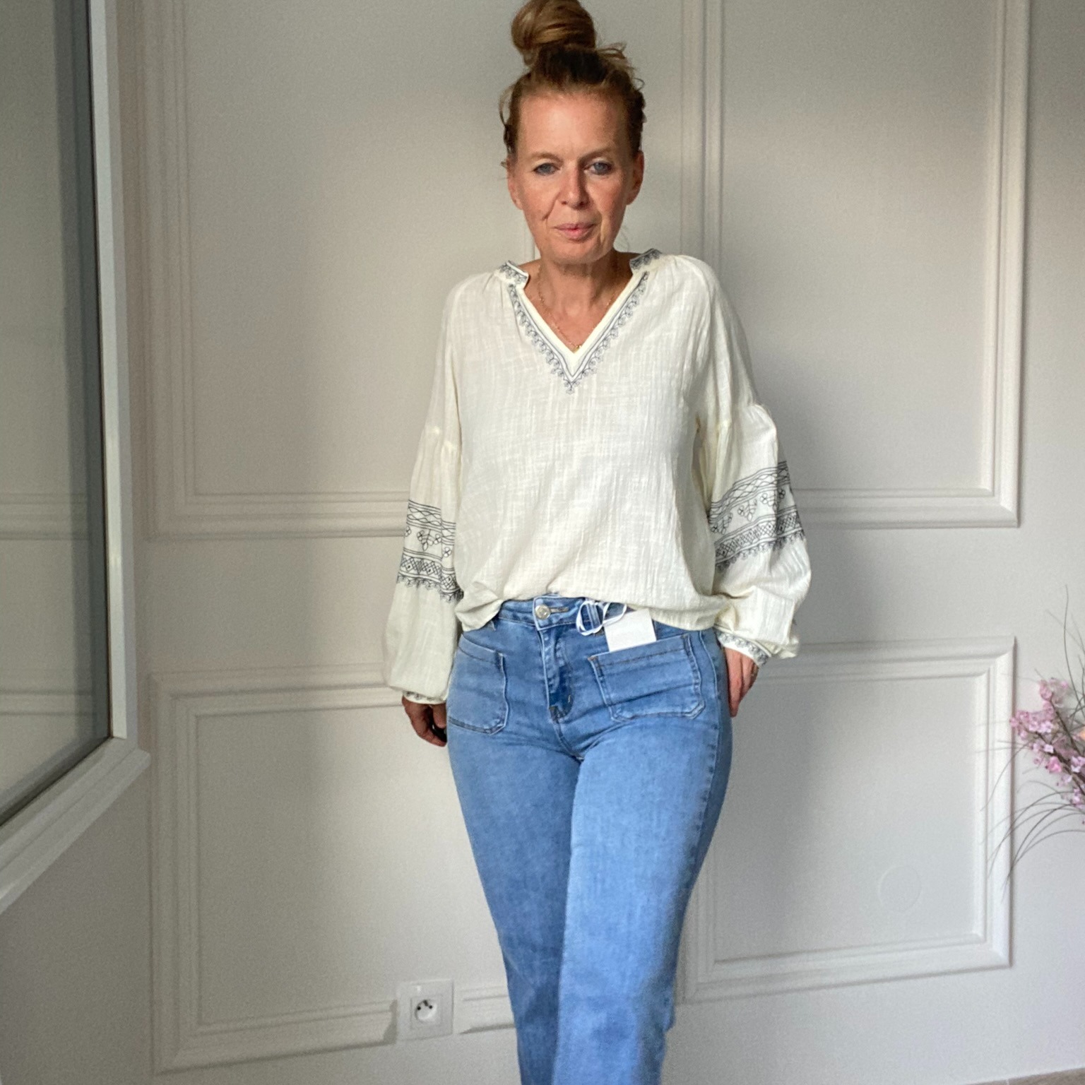 blouse peacenlove beige broderie bleu marine (36)