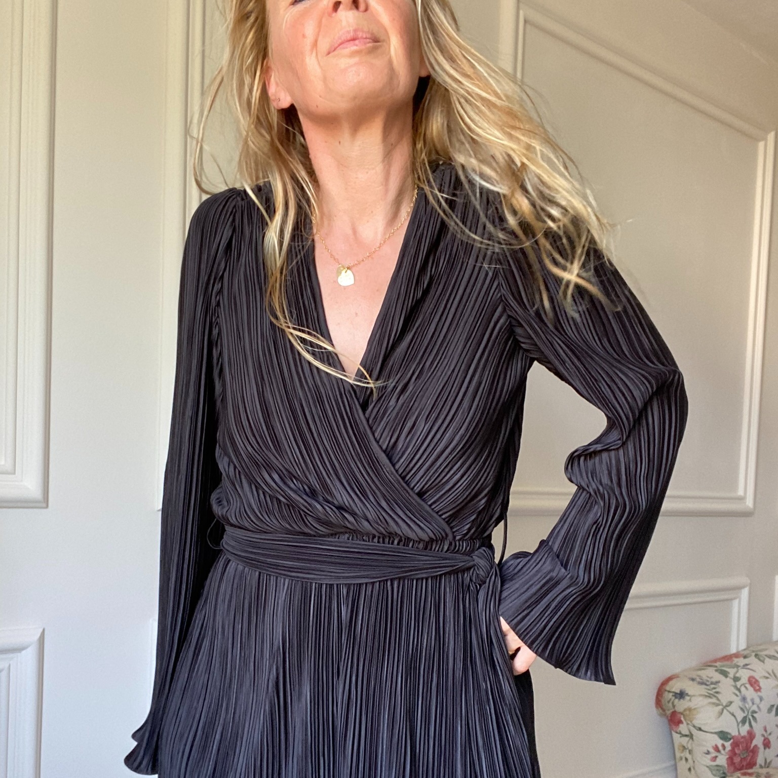 robe noire plissée peace nlove cache-coeur (12)