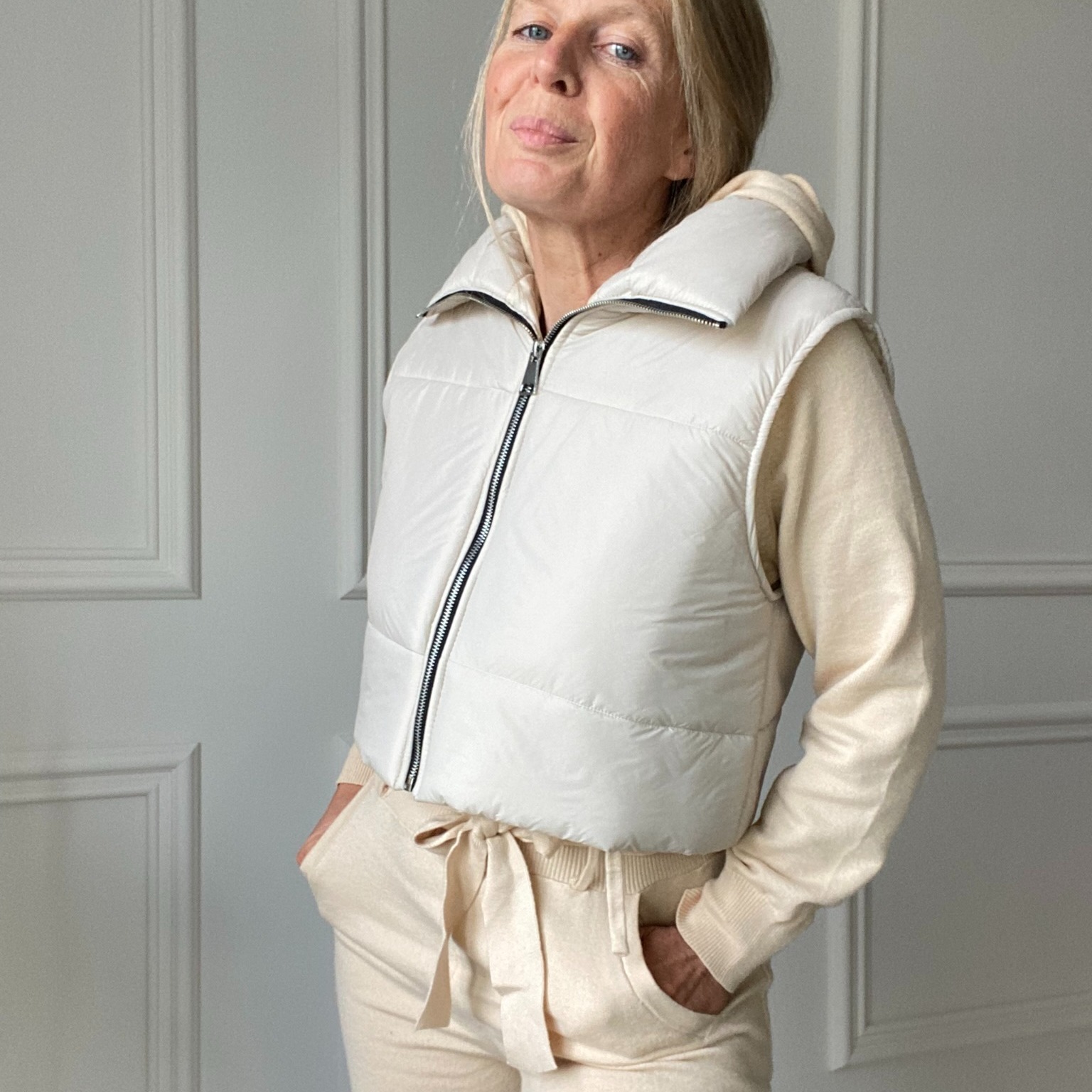 Combinaison en maille douce beige ciminy capuche (5)