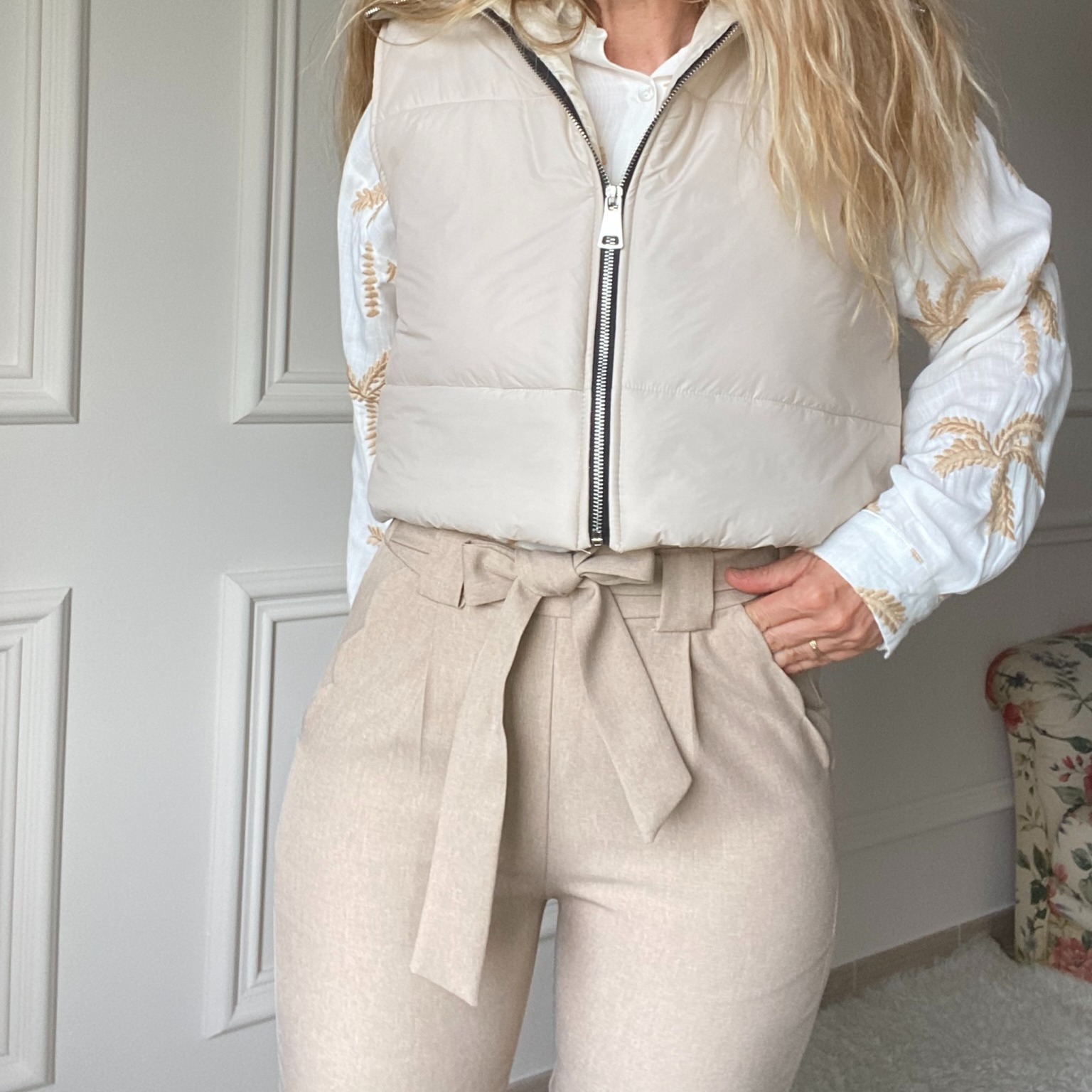 pantalon beige poche festonnee emma ella (11)