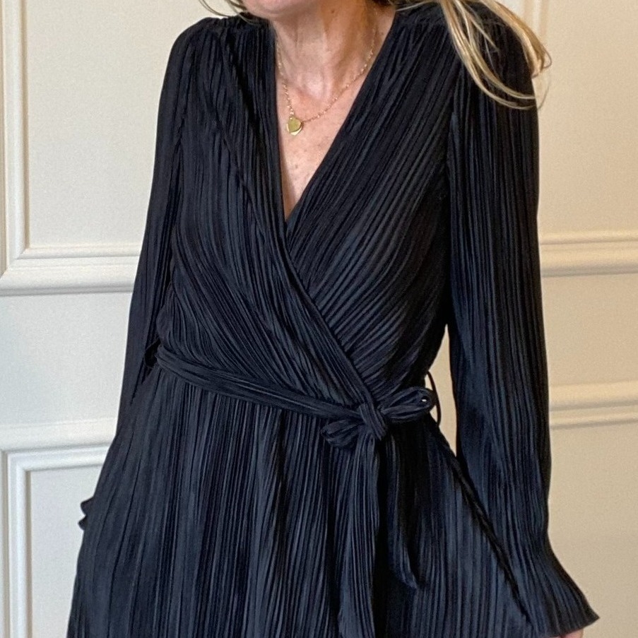 robe noire plissée peace nlove cache-coeur (1)