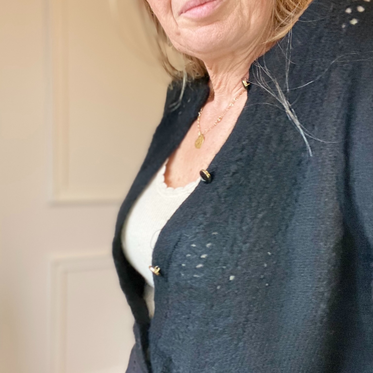 cardigan noir en maille ajouree tout doux peacenlove (3)