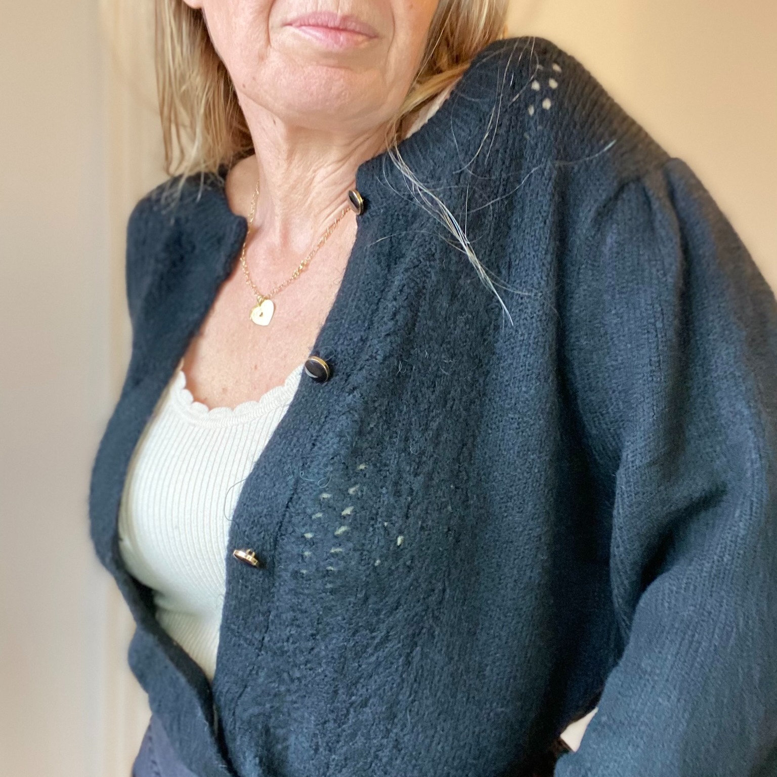 cardigan noir en maille ajouree tout doux peacenlove (4)