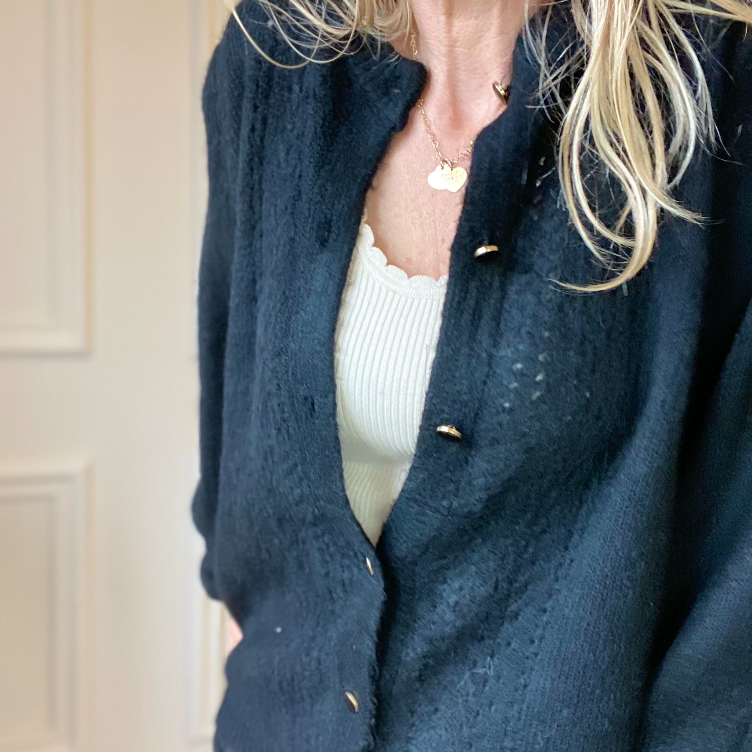 cardigan noir en maille ajouree tout doux peacenlove (9)