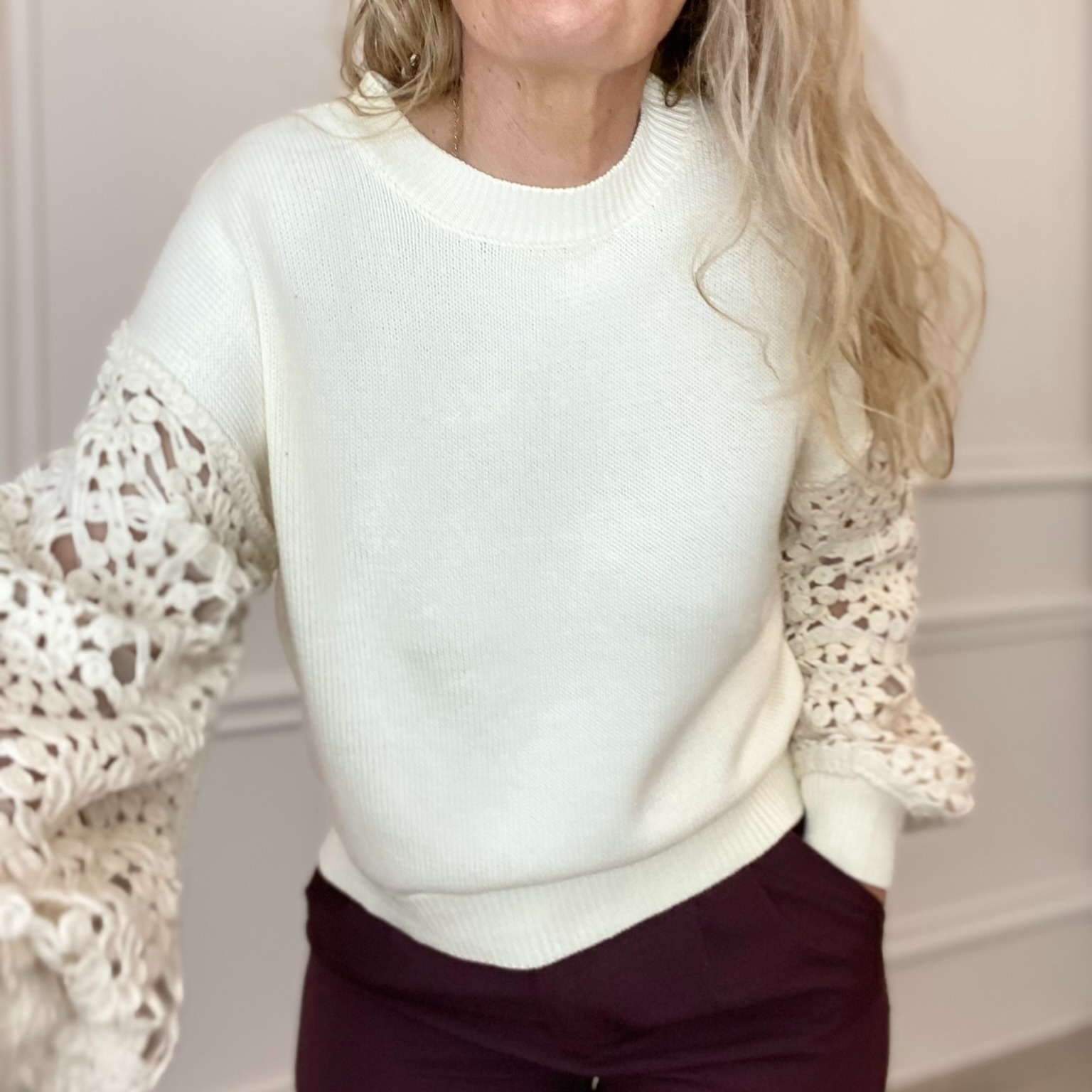 carla giannini pull manche broderie blanc (1)