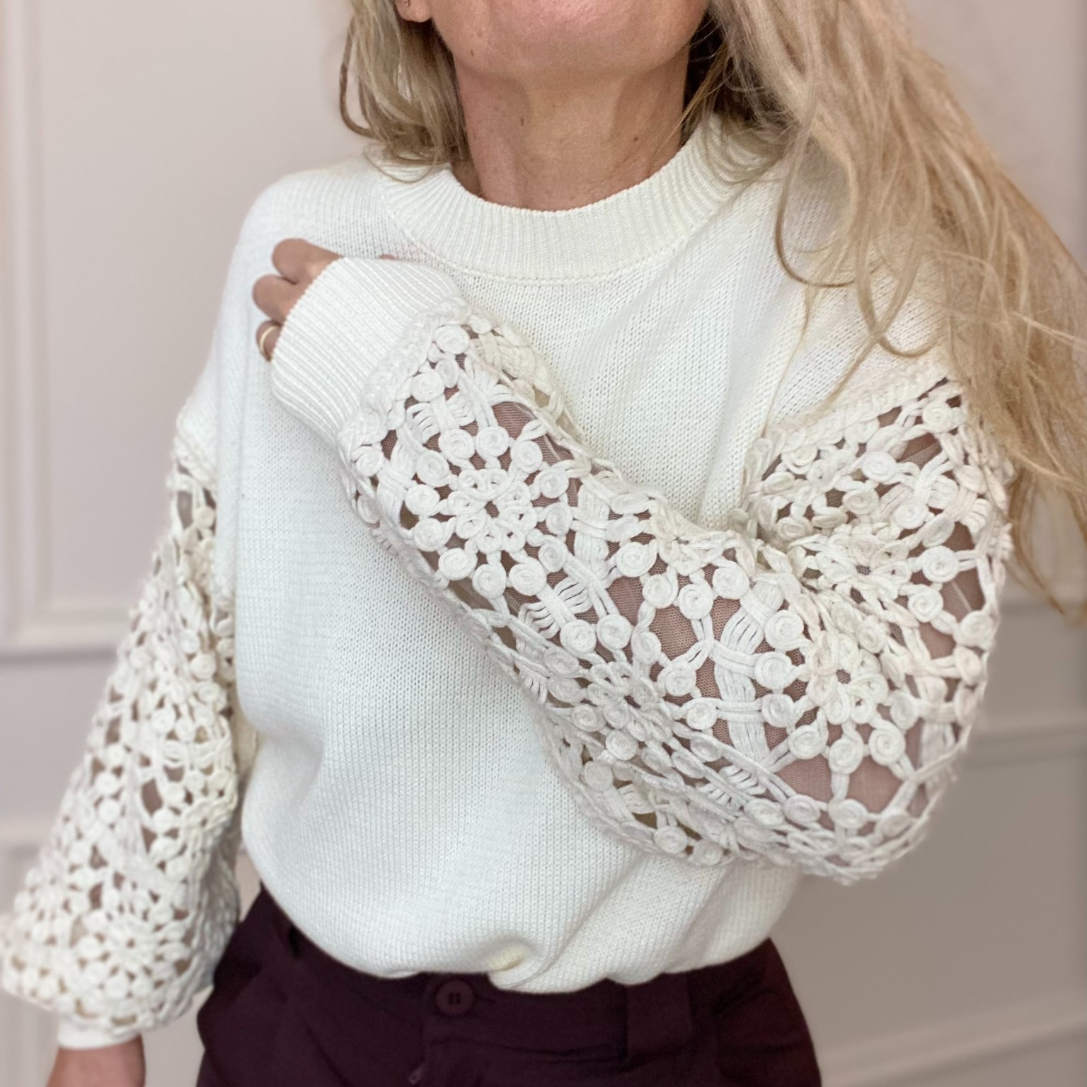 carla giannini pull manche broderie blanc (4)