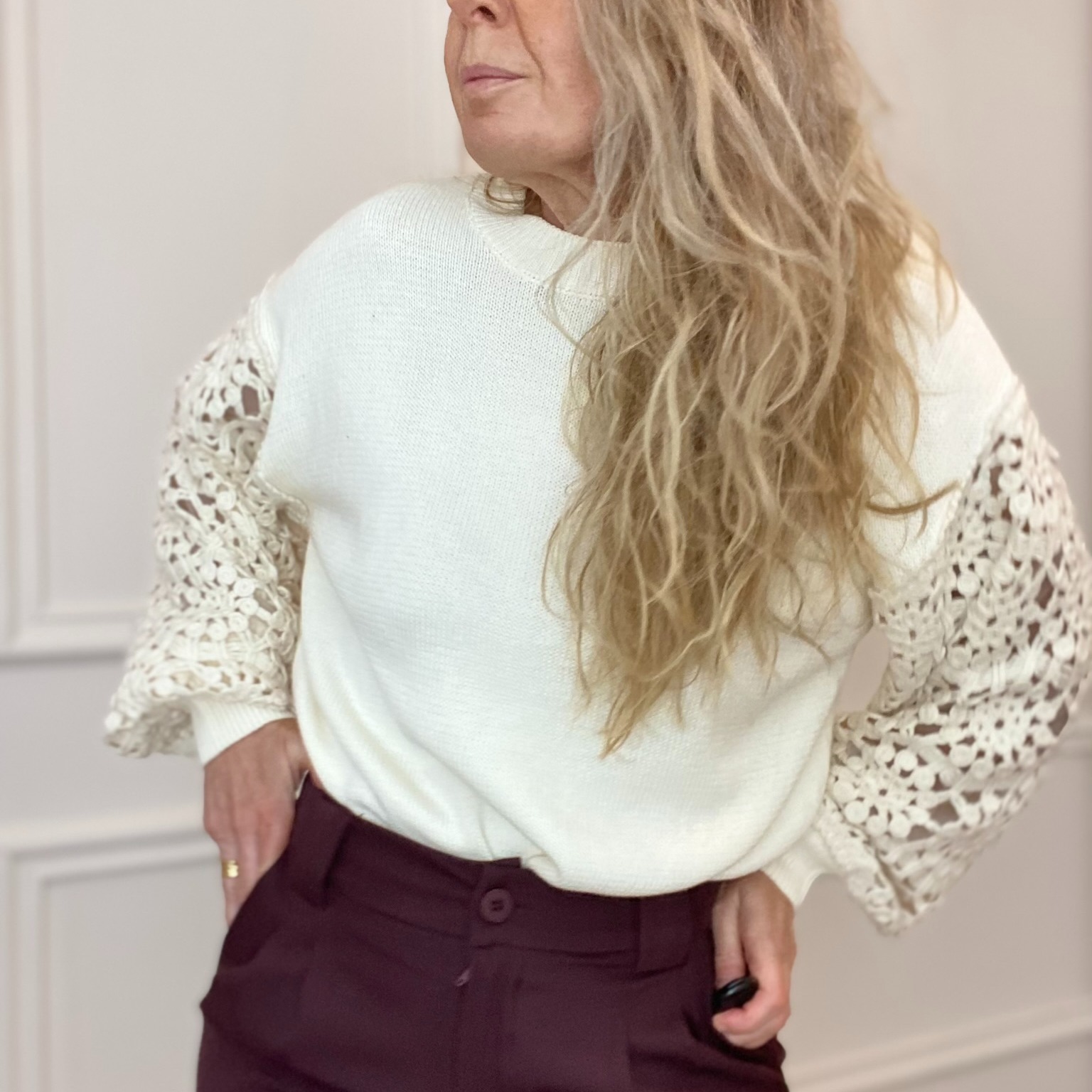 carla giannini pull manche broderie blanc (8)