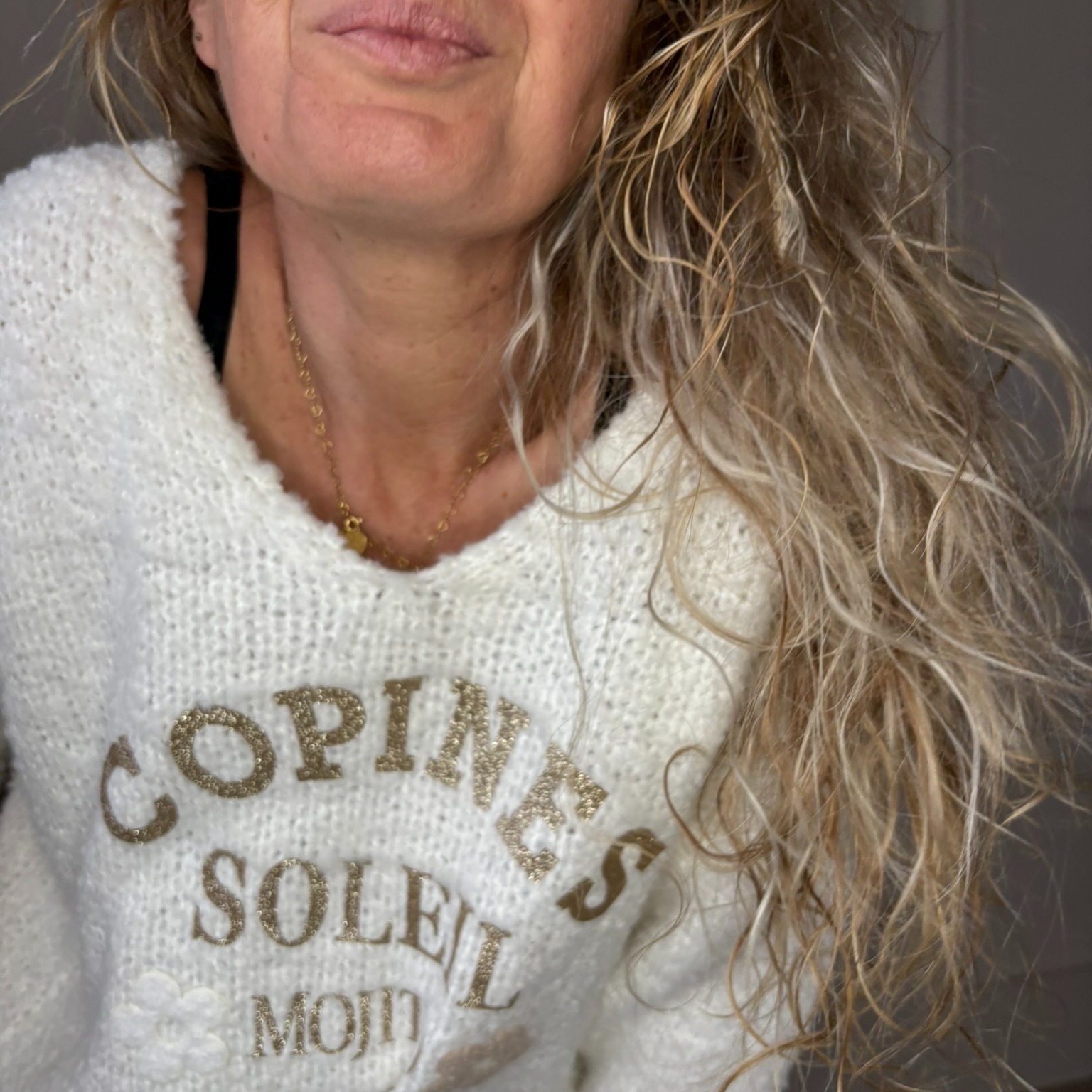 pull doudou copines soleil mojito carla giannini or doré (3)
