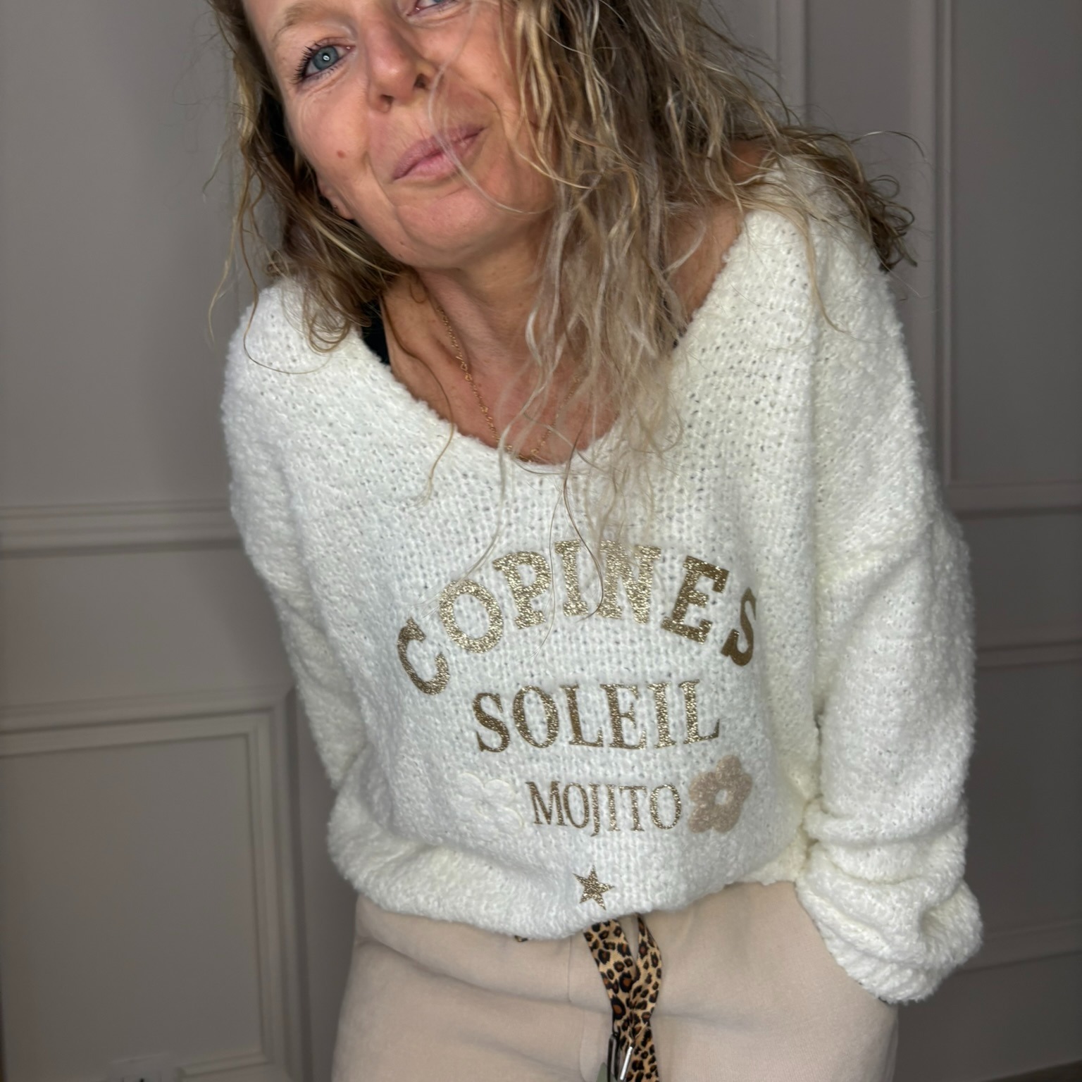 pull doudou copines soleil mojito carla giannini or doré (1)