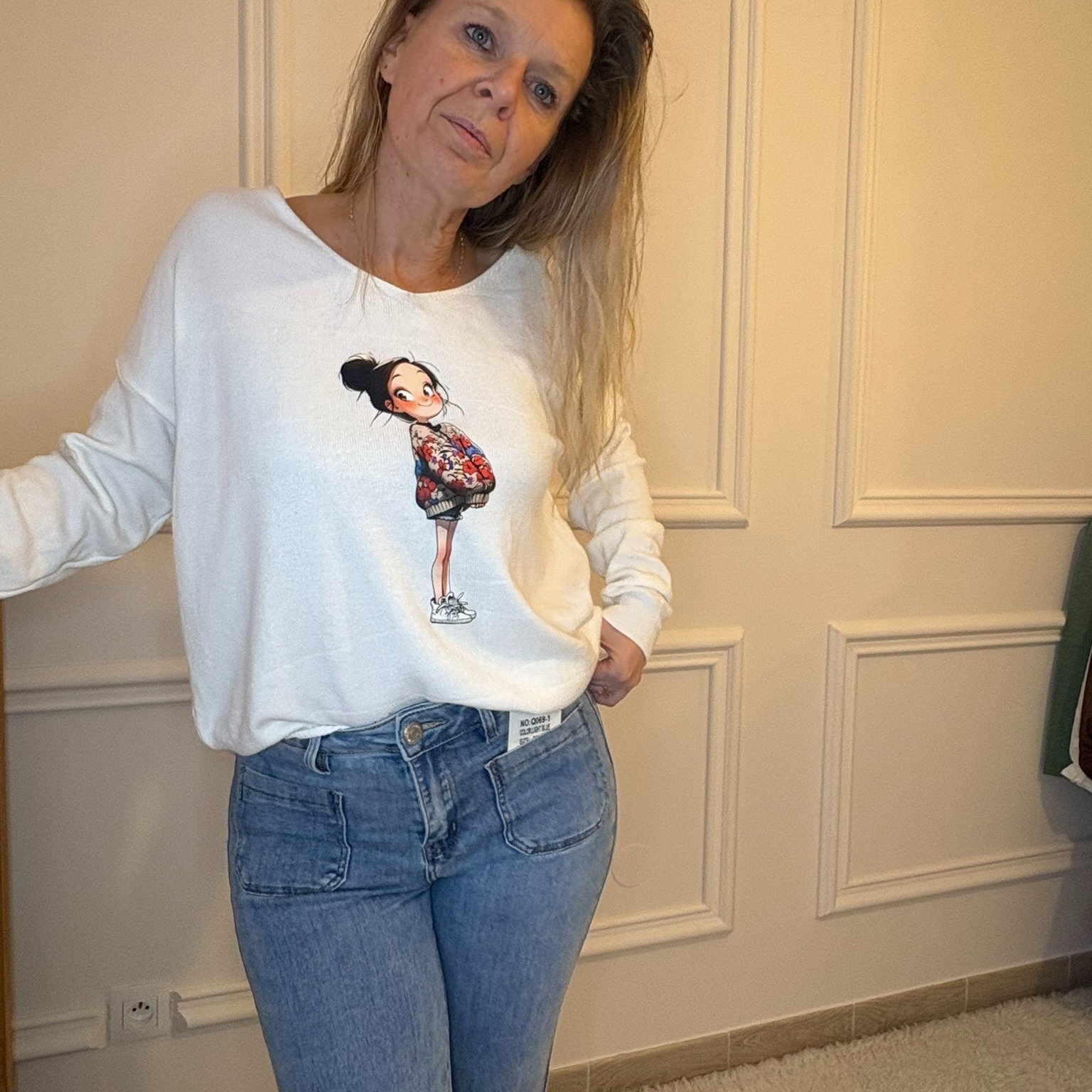 PULL BLANC MOTIF PËRSONNAGE DESSIN ANIME CARLA GIANNINI (7)