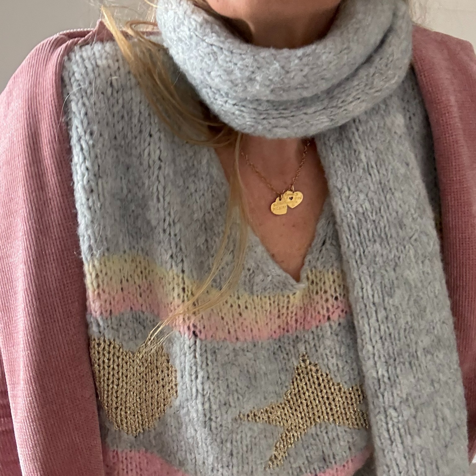 PULL DOUX CARLA GIANNINI PASTEL GRIS ETOILE STAR (1)