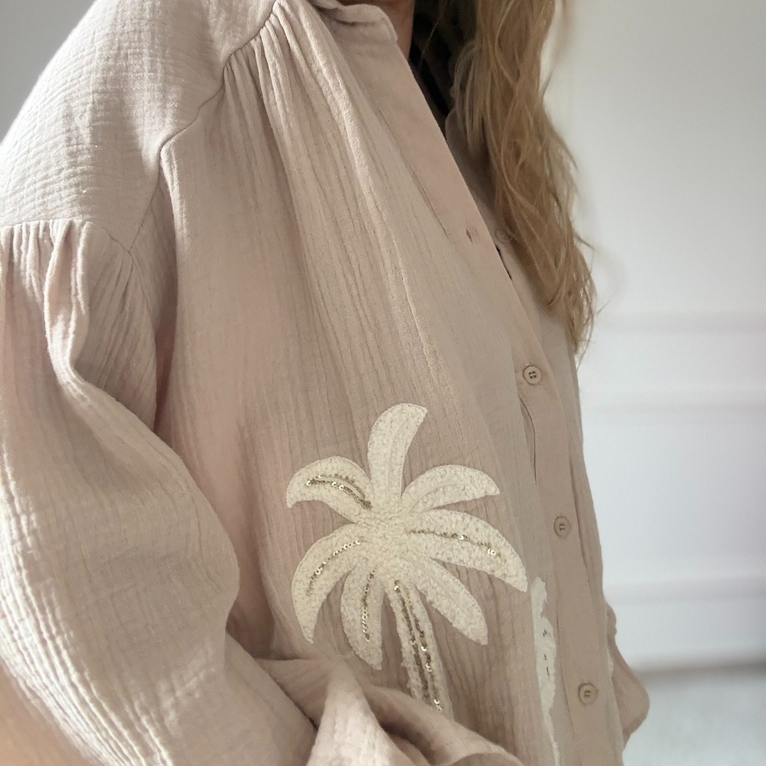 SARAH JOHN - VERSION M - MUSY MUSE BAHAMAS - Chemise beige en gaze de coton (6)