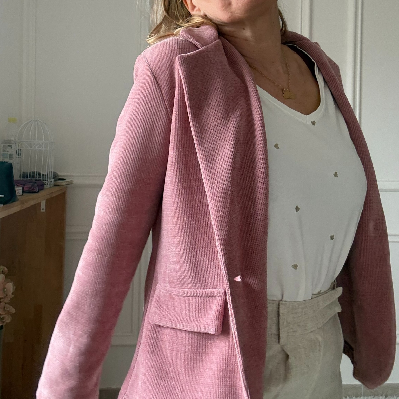 EMMA ELLA PARIS PETIT CŒUR - Tee Shirt blanc avec broderie doré cœurs (12)